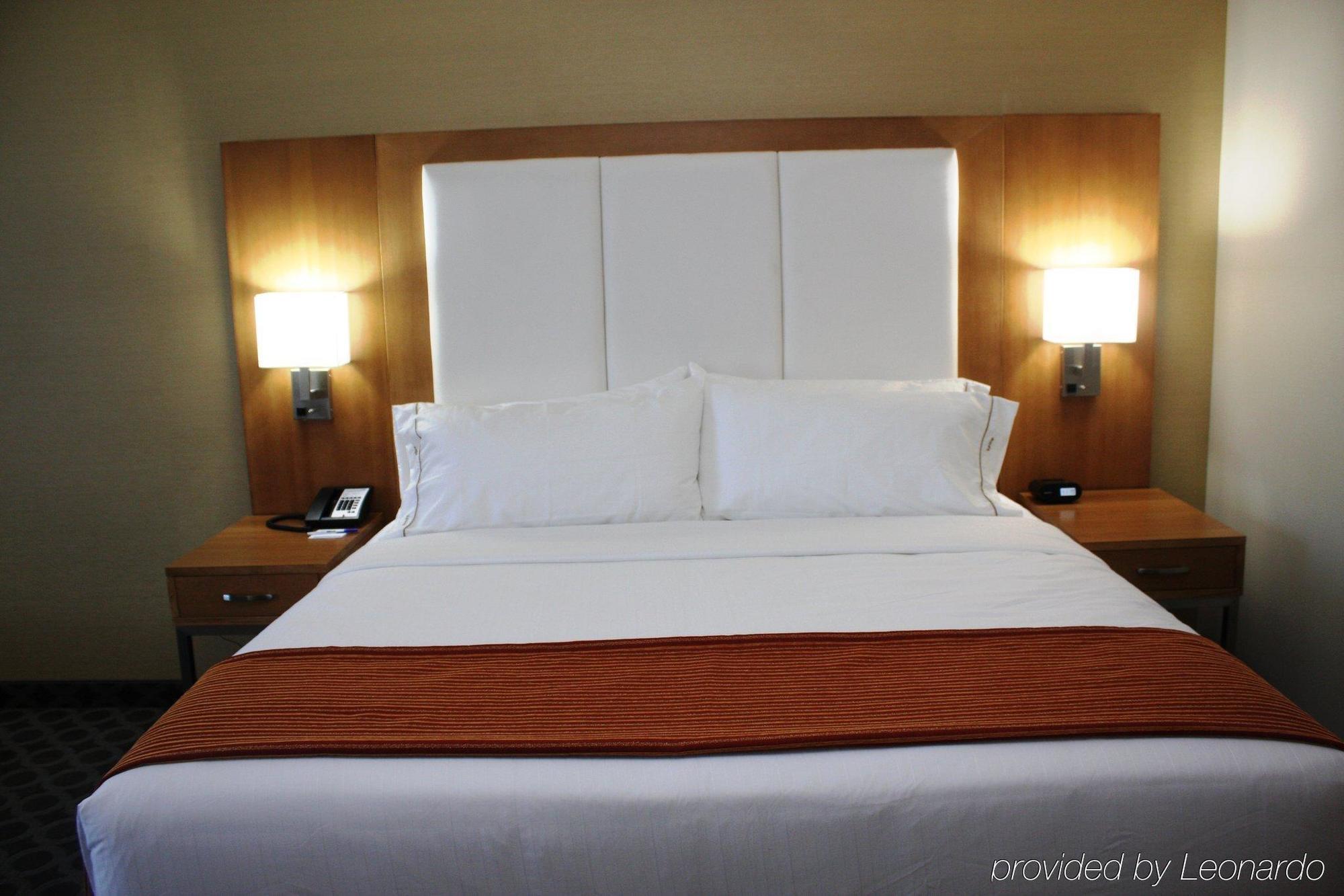 Holiday Inn Express North Hollywood - Burbank Area By Ihg Los Angeles Exterior photo